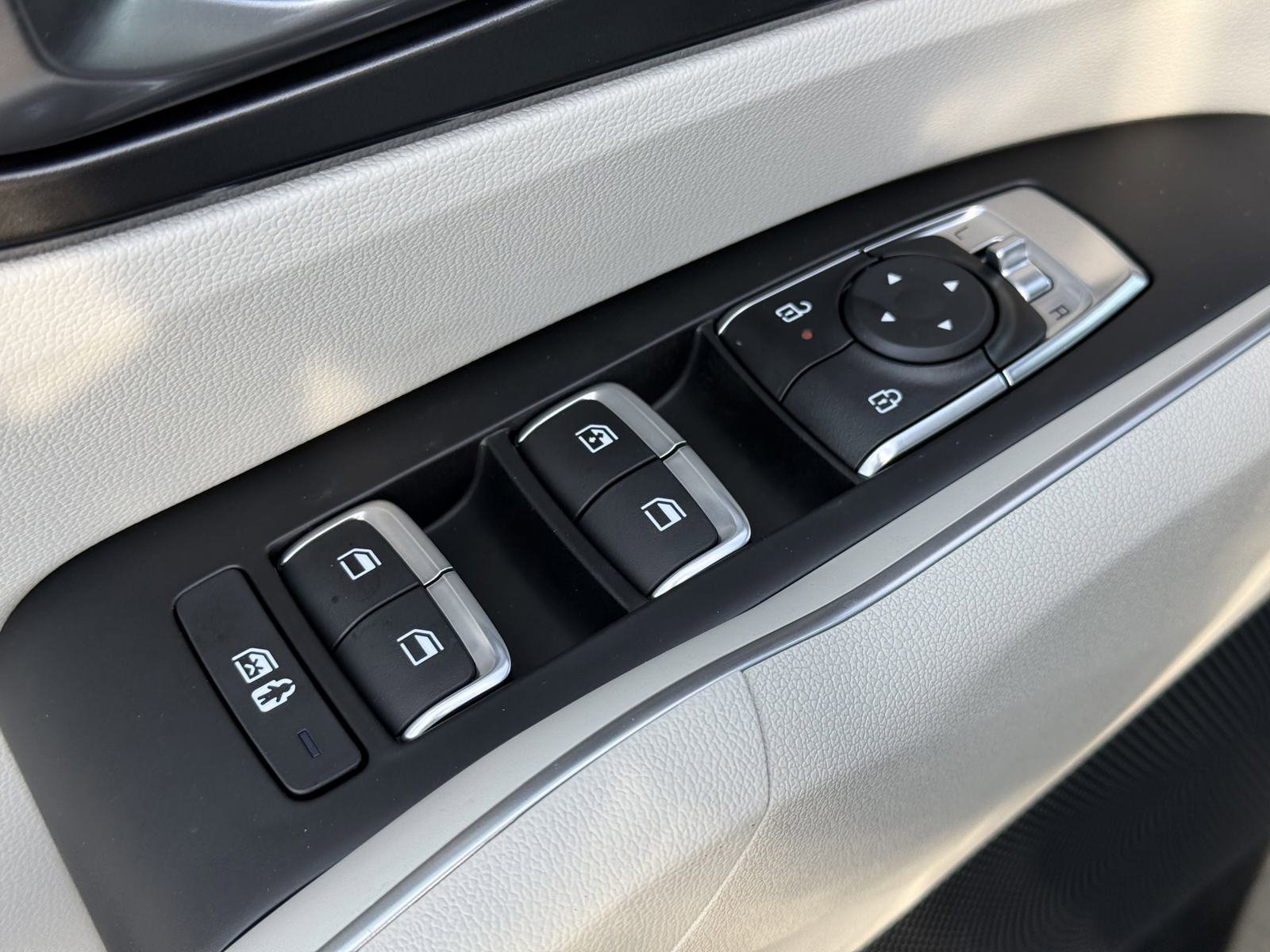 Vehicle image 20 of 36