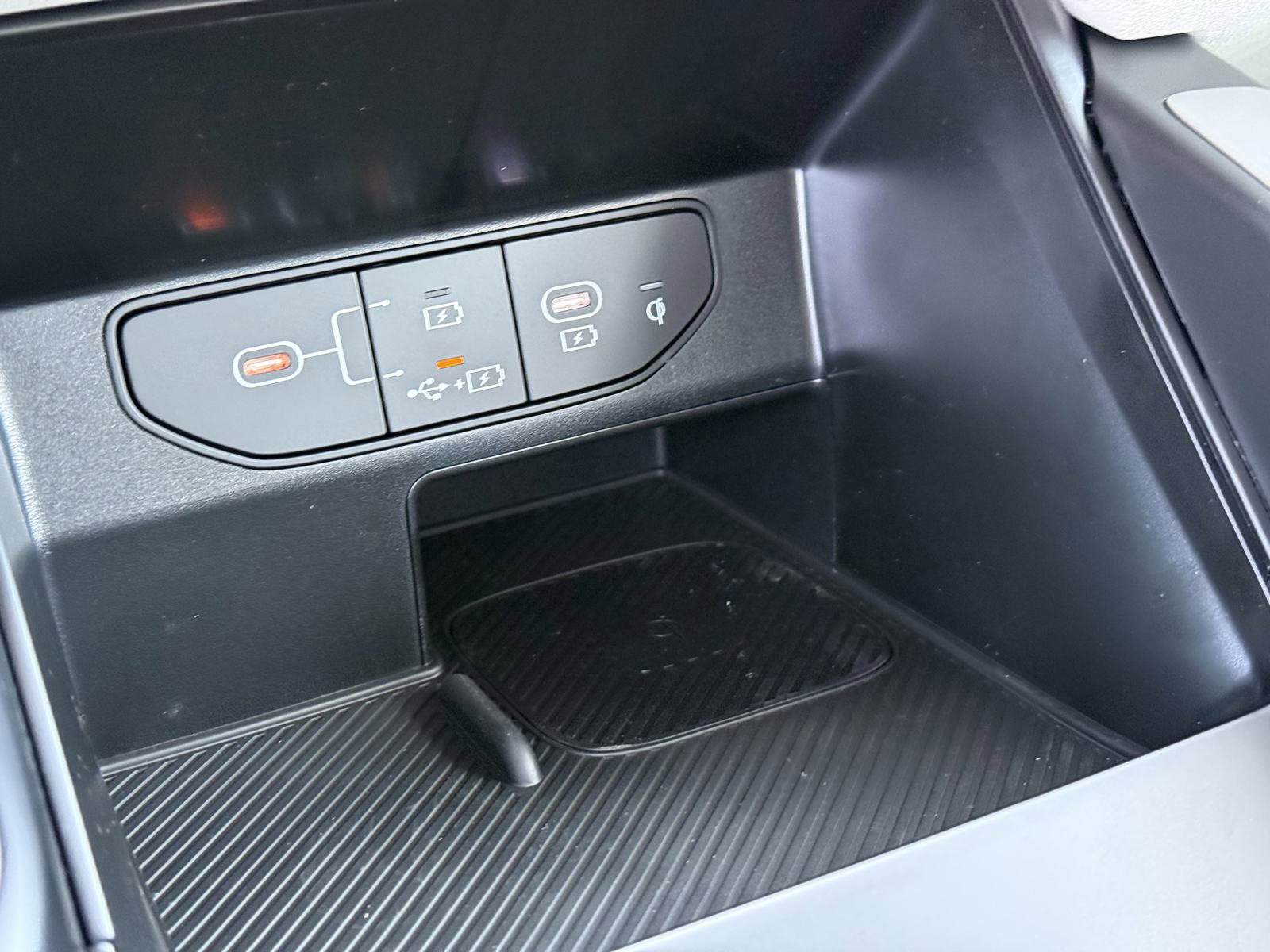 Vehicle image 26 of 36
