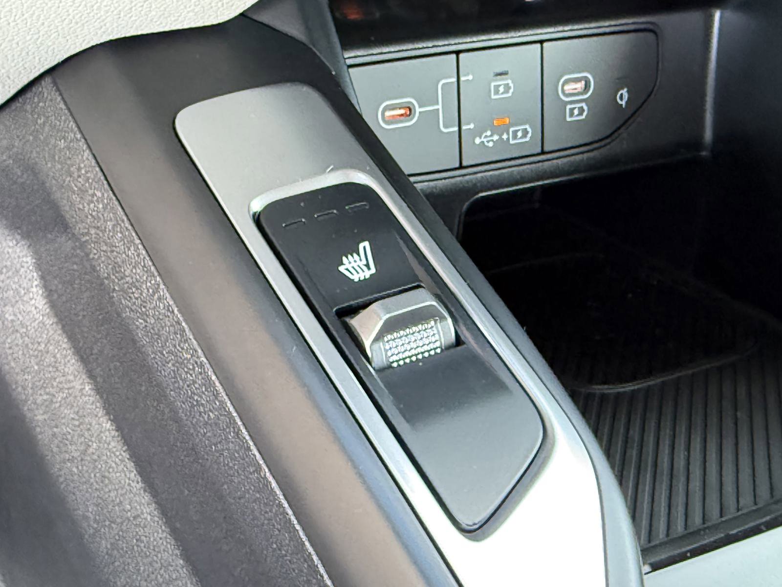 Vehicle image 27 of 36