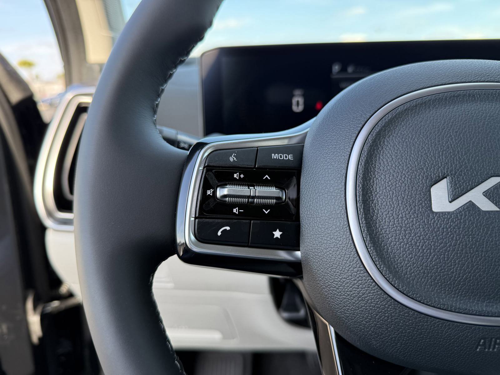Vehicle image 31 of 36