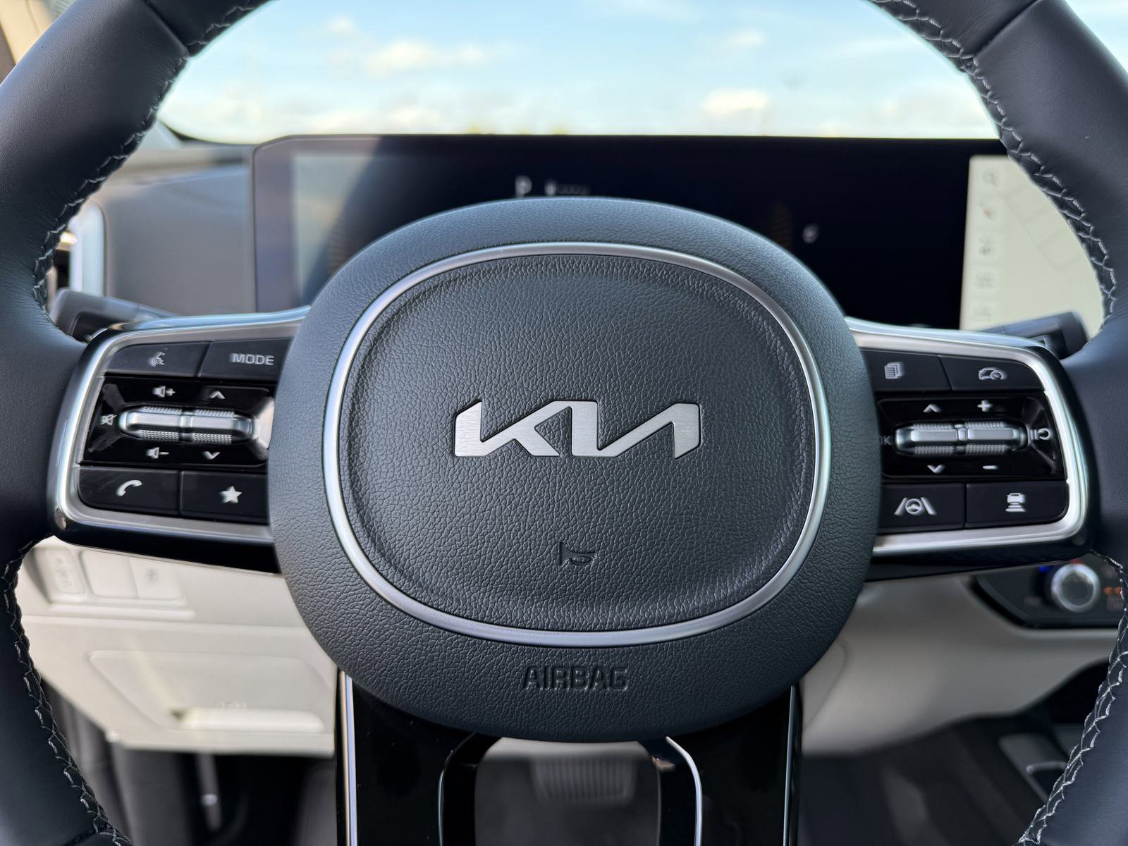 Vehicle image 33 of 36
