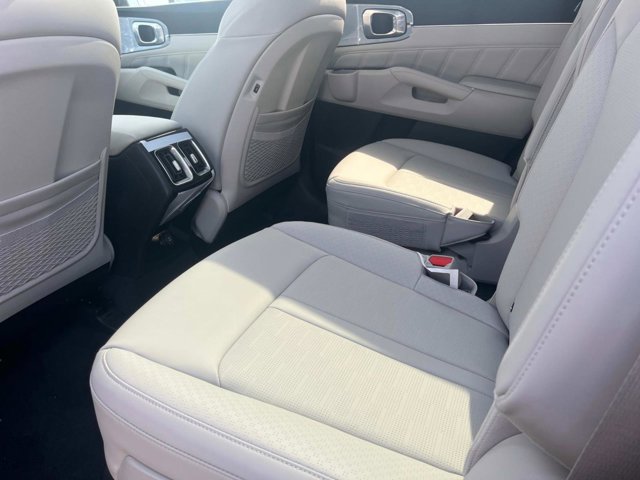 Vehicle image 21 of 38
