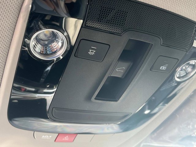 Vehicle image 35 of 38