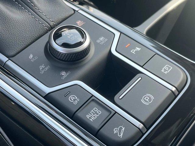 Vehicle image 31 of 38