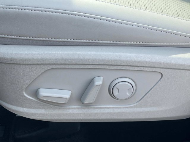 Vehicle image 25 of 38