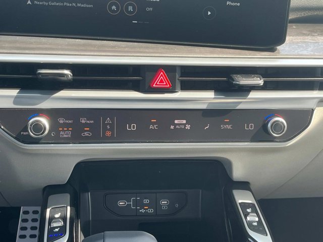 Vehicle image 16 of 38
