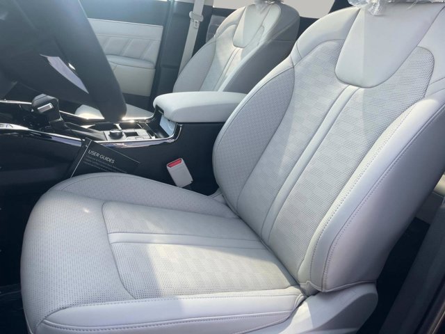Vehicle image 26 of 38