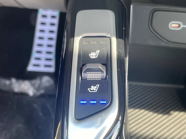 Vehicle image 32 of 38