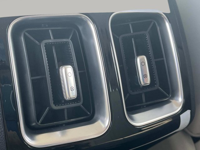 Vehicle image 19 of 38