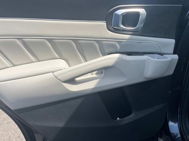 Vehicle image 20 of 38