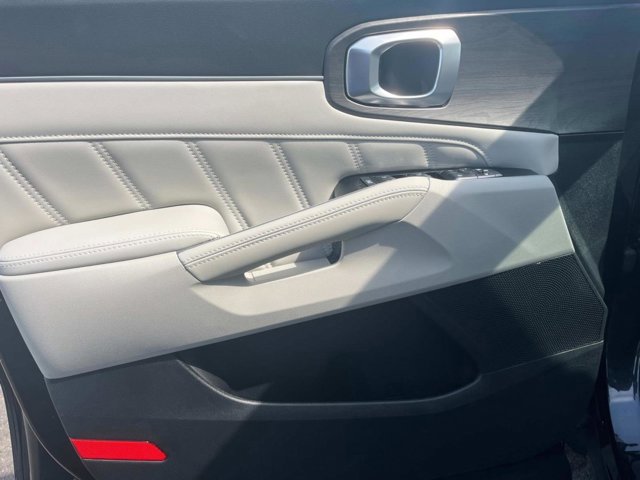 Vehicle image 23 of 38