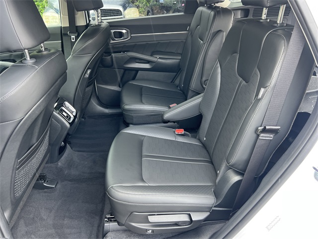 Vehicle image 20 of 43