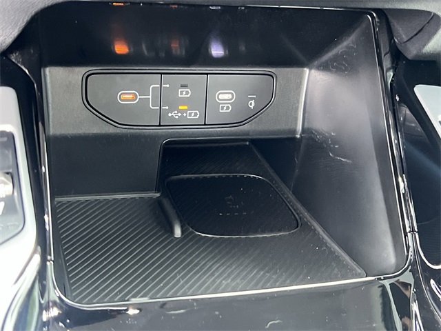 Vehicle image 35 of 43