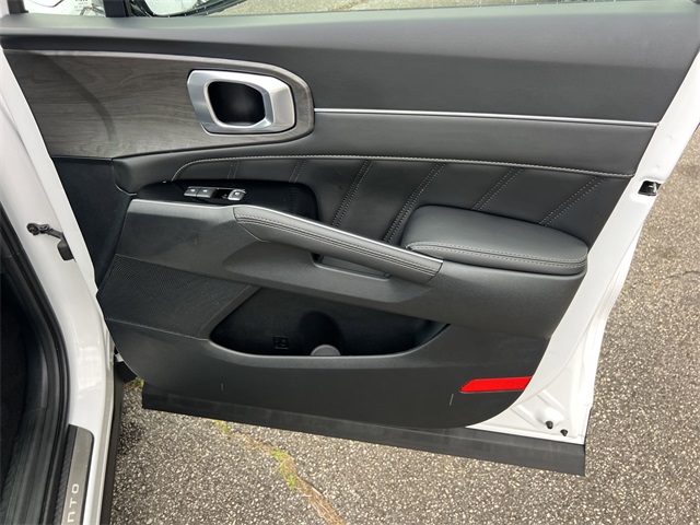 Vehicle image 14 of 43