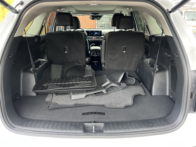 Vehicle image 18 of 43