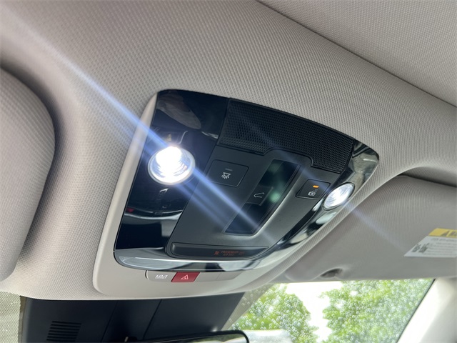 Vehicle image 31 of 43