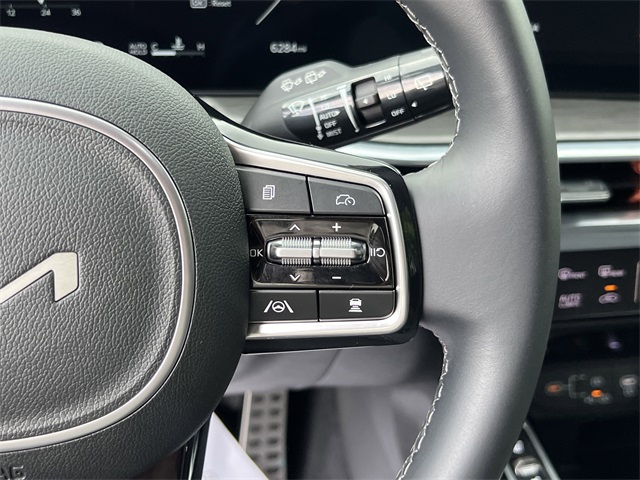 Vehicle image 26 of 43