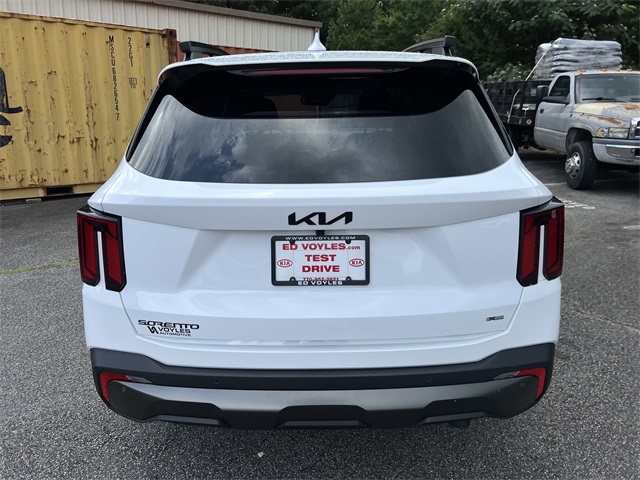 Vehicle image 8 of 43