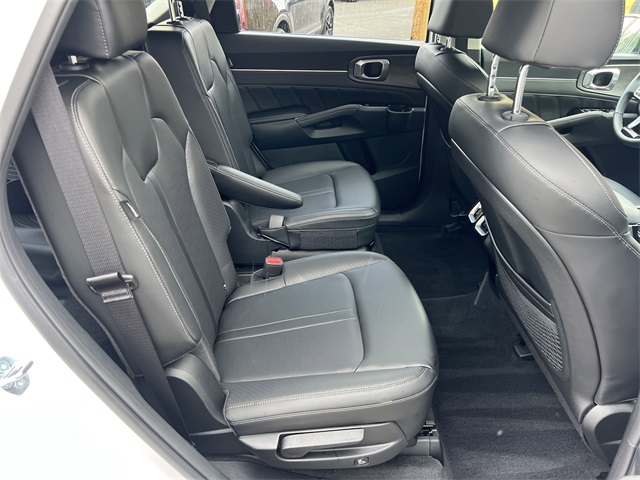 Vehicle image 15 of 43