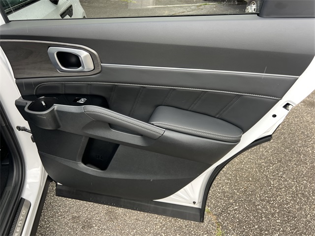 Vehicle image 16 of 43