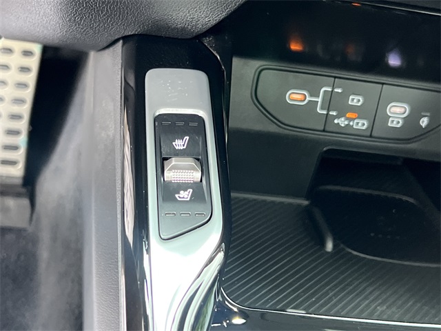 Vehicle image 34 of 43