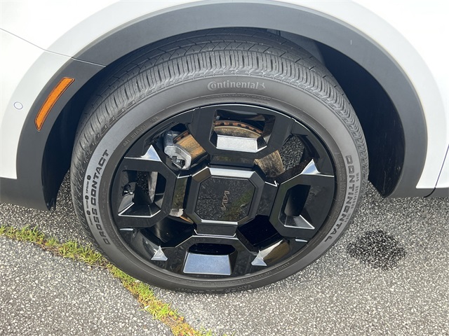 Vehicle image 11 of 43