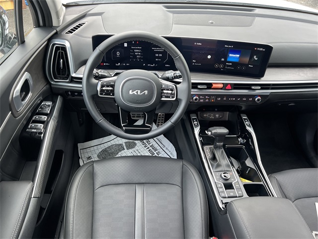 Vehicle image 23 of 43