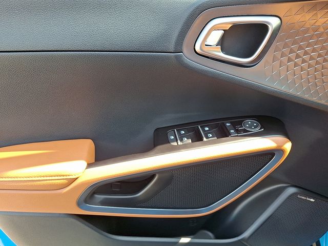 Vehicle image 10 of 22