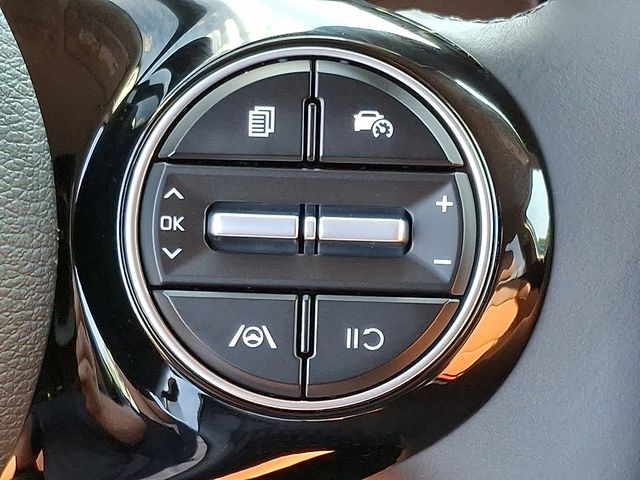 Vehicle image 18 of 22