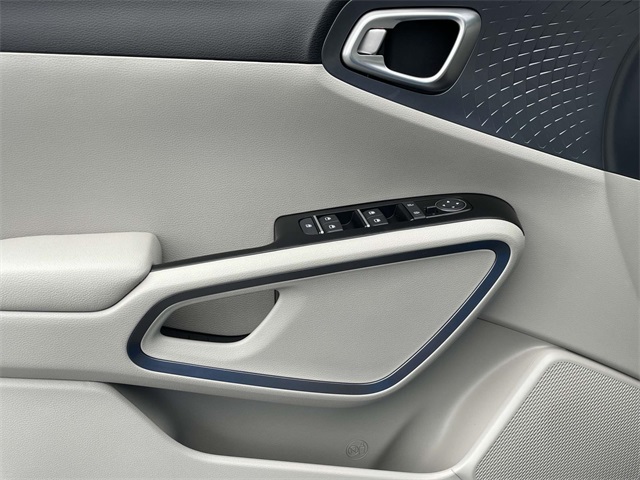 Vehicle image 26 of 37