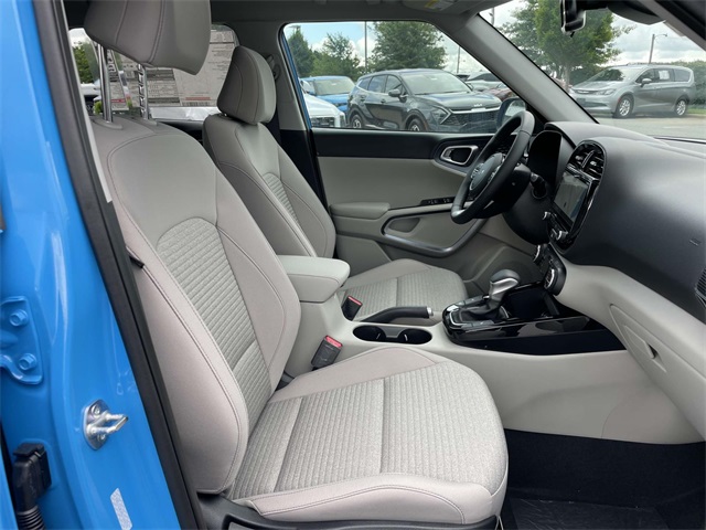 Vehicle image 21 of 37