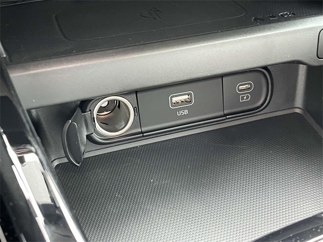 Vehicle image 35 of 37
