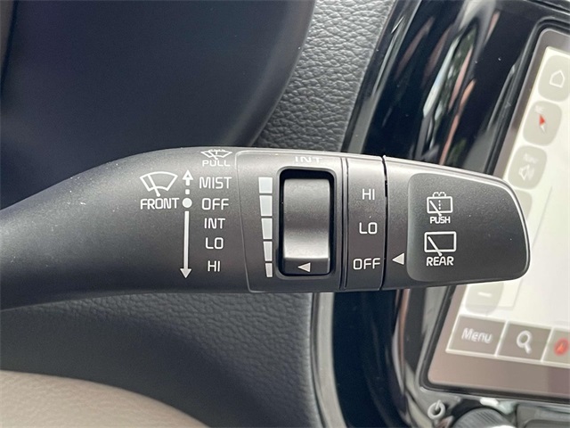 Vehicle image 33 of 37