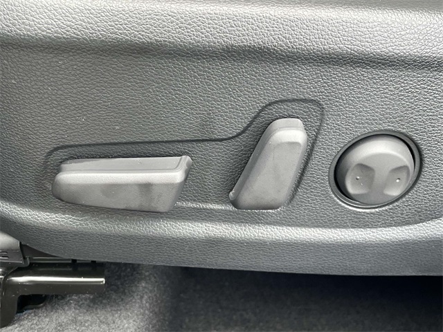 Vehicle image 28 of 37