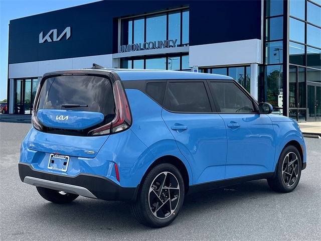 Vehicle image 4 of 37