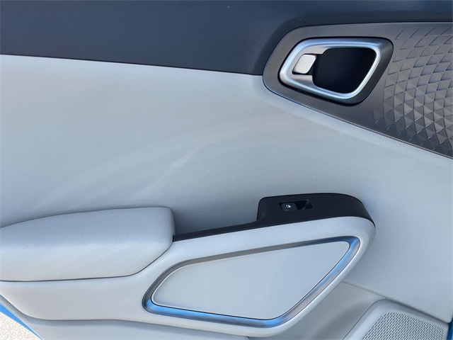 Vehicle image 25 of 37