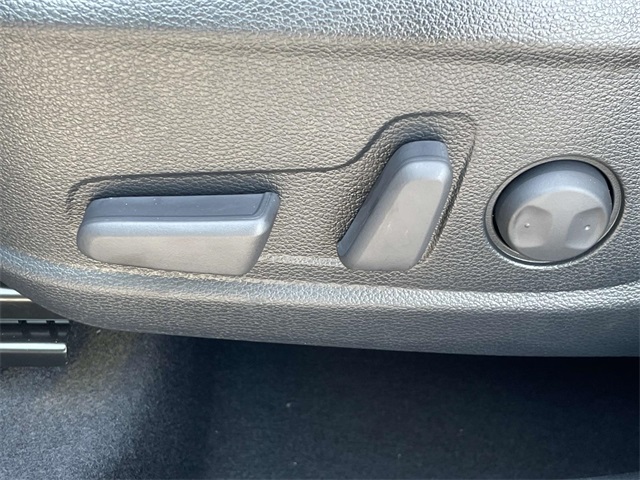 Vehicle image 28 of 37