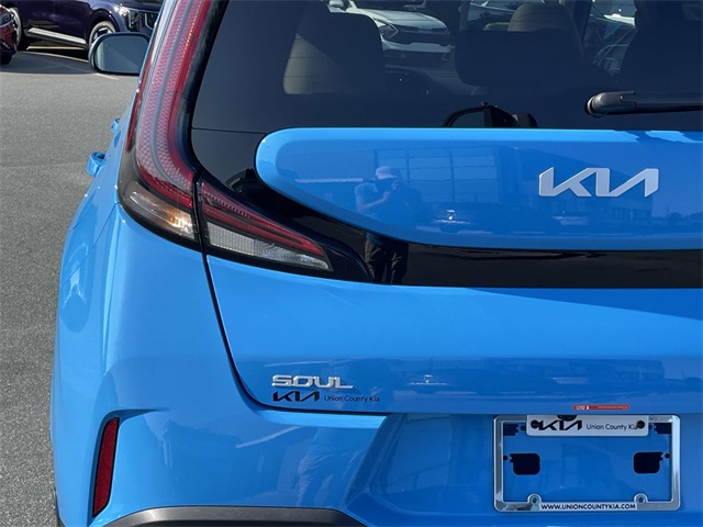 Vehicle image 18 of 37