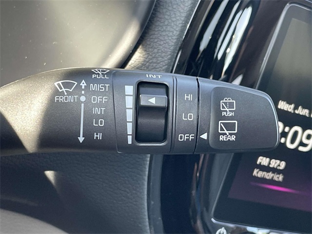 Vehicle image 33 of 37