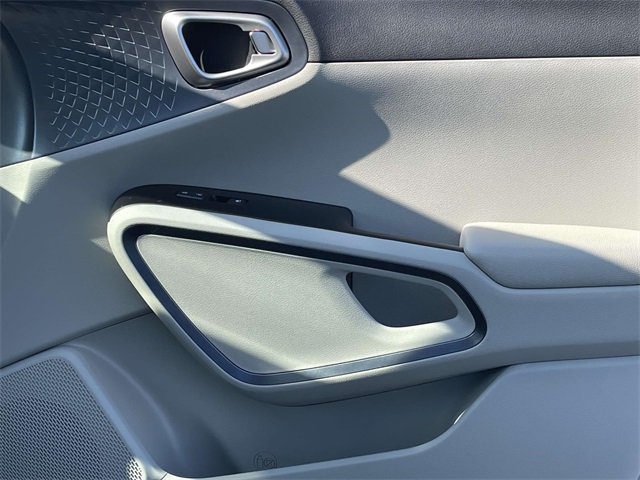 Vehicle image 19 of 37