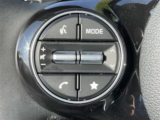 Vehicle image 30 of 37