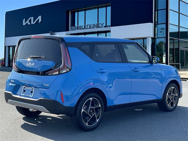 Vehicle image 4 of 37