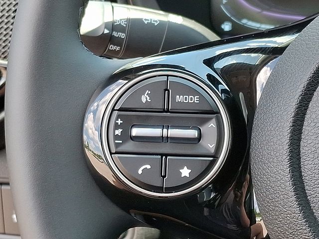 Vehicle image 15 of 21