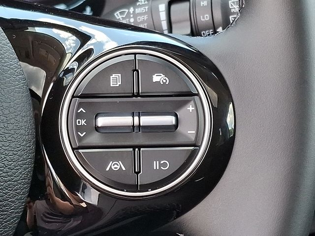Vehicle image 19 of 21
