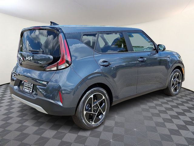 Vehicle image 4 of 21