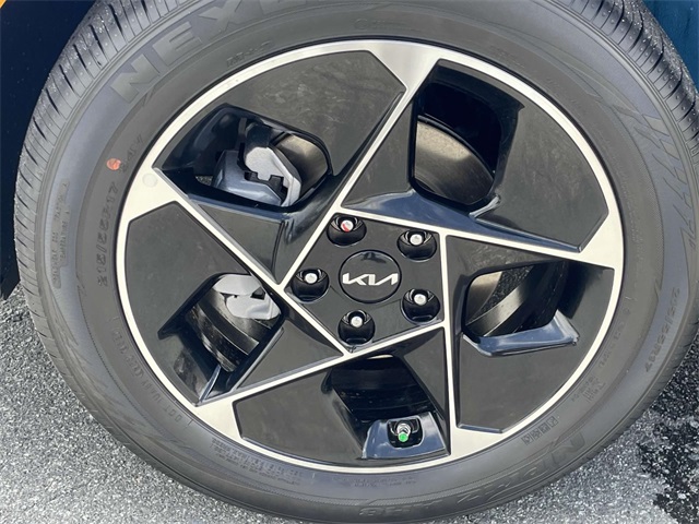 Vehicle image 13 of 37