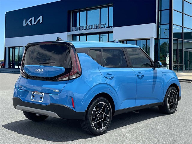 Vehicle image 4 of 37