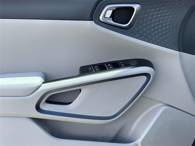 Vehicle image 25 of 37
