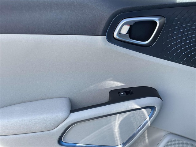 Vehicle image 24 of 37