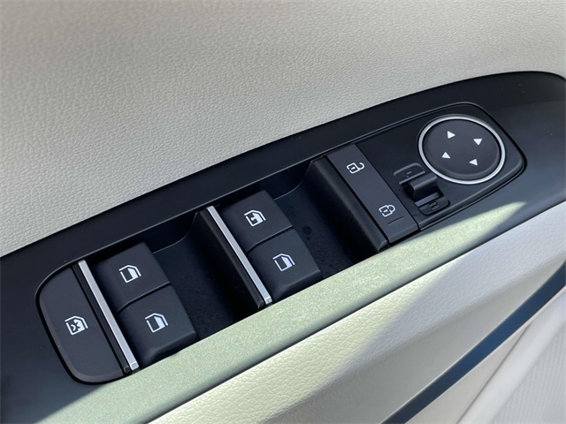 Vehicle image 26 of 37